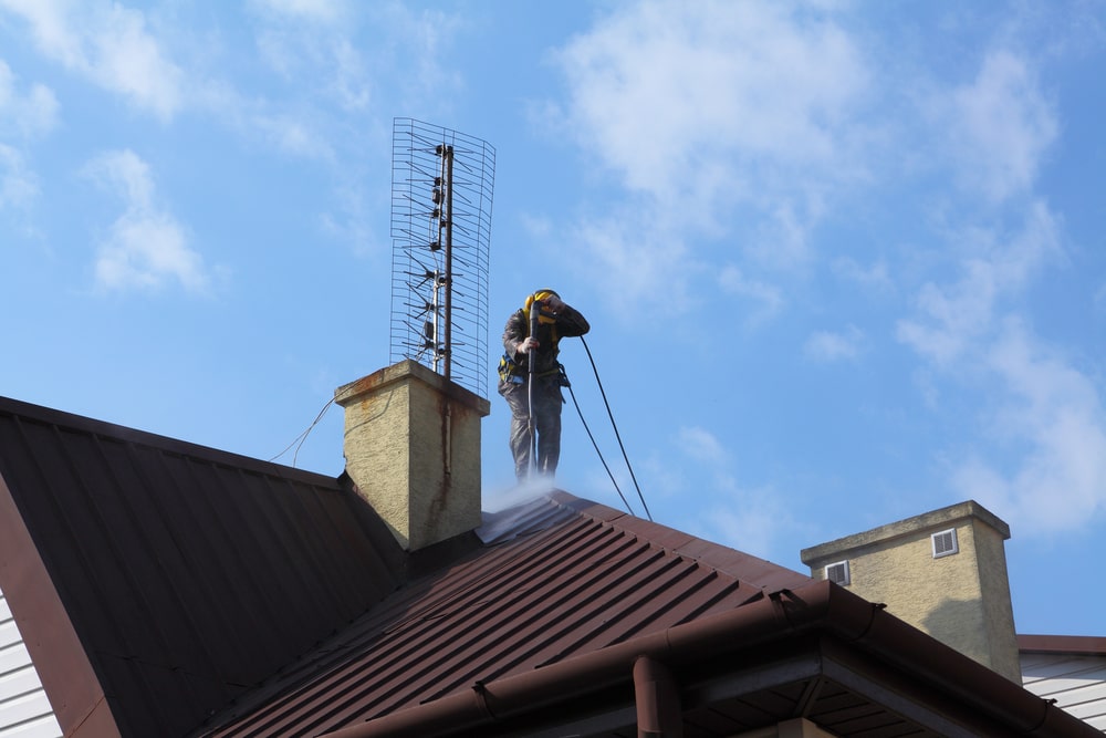 Pourquoi nettoyer sa toiture  